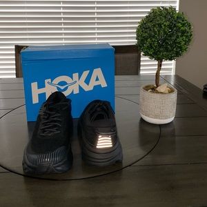 HOKA BONDI 7 NEW IN BOX !!